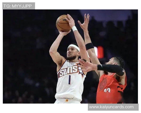 布克高效表现16投10中罚球全中独得31分助球队争胜